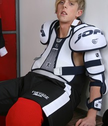 Jamie plays hockey 5d9f8e6fb516f.jpg