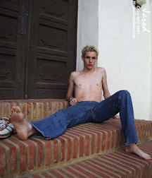 Pretty guys feet 5da0ba2c8e916.jpg