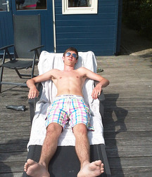 Pretty guys feet 5da0ba3017541.jpg