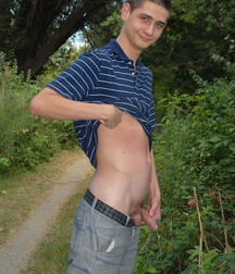 Boys just peeing 5da1f8ddea2d2.jpg
