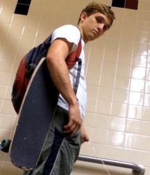 Boys just peeing 5da1f8fa1dd4b.jpg