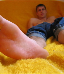 Must lick 5da2286c316f9.jpg