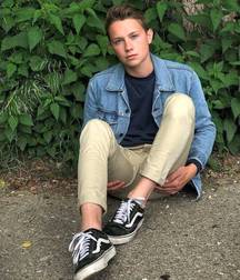 Boys in park 5da26fb7e5589.jpg