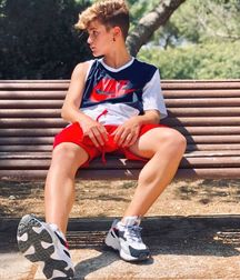 Boys in park 5da26ff1efd07.jpg