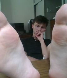 Worship Fabien's feet 5da4b53c0197e.jpg