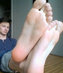 Worship Fabien's feet 5da4b54dcec1e.jpg
