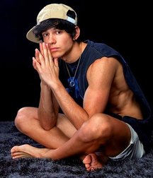 Guys shows feet 5da4d9d2755c0.jpg