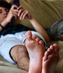Guys shows feet 5da4d9d596ec0.jpg