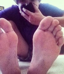 Guys shows feet 5da4d9d6e85f6.jpg