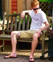 Guys shows feet 5da4d9e50efe4.jpg