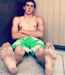 Guys shows feet 5da4da032074b.jpg