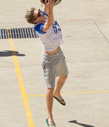 Guys shows feet 5da4da0b38c4a.jpg