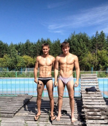 Beach and pool boys 5da4e69976930.jpg