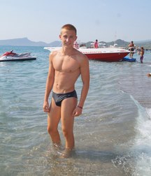 Beach and pool boys 5da4e6b05cf65.jpg