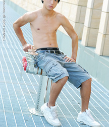 Twinks 190 5da7aa6235a3e.jpg
