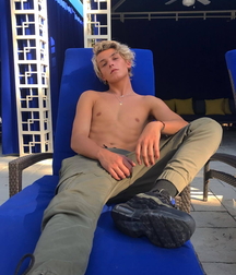 Boys and Twinks 5da87f9c79013.jpg