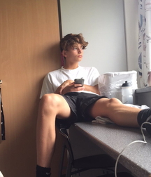 Boys and Twinks 5da87f9e6f3d5.jpg