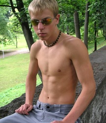 Blonde Borja 5da8864ae0bda.jpg