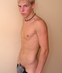 Blonde Borja 5da8865d7d809.jpg