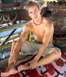 Worship the boys 4 5daa592a65c98.jpg