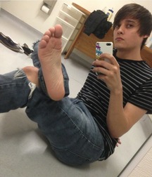 Worship the boys 4 5daa5964317d0.jpg