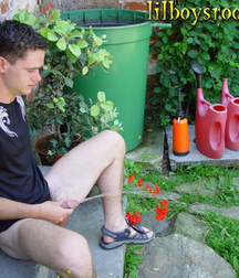 Boys pissing 7 5dacc992c252d.jpg