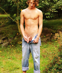 Boys pissing 7 5dacc9a5af0c3.jpg