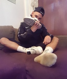Sniffin is your job 5dadbc5d175c4.jpg