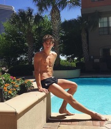 Twinks 192 5dadea2fc1a1f.jpg