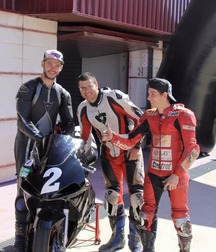 Bikers and buddies 5dadfeeb544e6.jpg