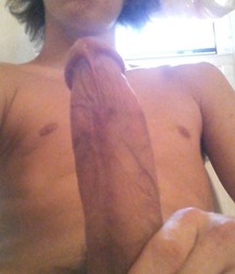 Naked and barefoot 5dae161f6e0e5.jpg