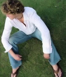 Barefoot in jeans 5dae53af8d807.jpg