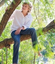 Barefoot in jeans 5dae53d1aaf9e.jpg