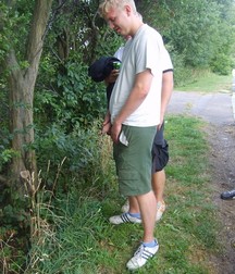 Boys taking a leak 6 5dae5881c6ed0.jpg