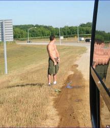 Boys taking a leak 6 5dae58a5bf18b.jpg