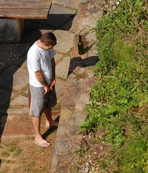 Boys taking a leak 6 5dae58bbeda85.jpg