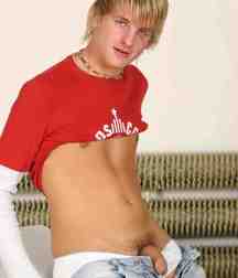 Blonde hottie Mark 5db0848e11e83.jpg