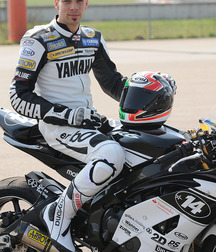 Biker in boots and leather 5db1c3e5e6216.jpg