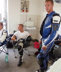 Biker in boots and leather 5db1c3f6badd3.jpg