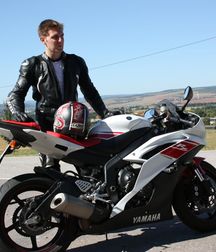 Biker in boots and leather 5db1c3fe5b345.jpg