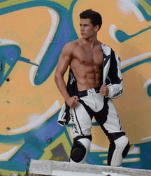 Biker in boots and leather 5db1c40d26838.jpg