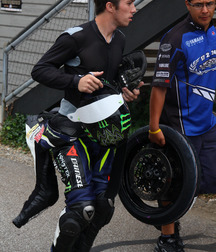 Biker in boots and leather 5db1c41c8ecca.jpg