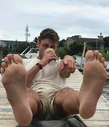 Guys foot odor 5db216cc6932a.jpg