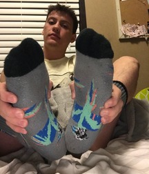 Guys foot odor 5db216eb8b1f5.jpg