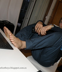Suckable toes 5db4b3babe8b0.jpg