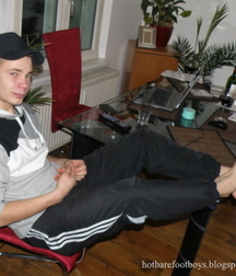 Suckable toes 5db4b3e37d46e.jpg