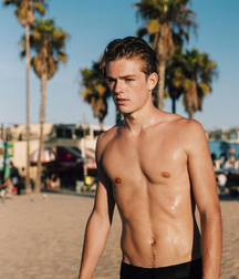 Twinks 196 5db4c5a12cc7d.png