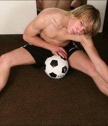 Webfinds boy feet 5db7118ee4b60.jpg