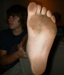 Webfinds boy feet 5db711a06b586.jpg