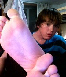 Webfinds boy feet 5db711a2eff4e.jpg
